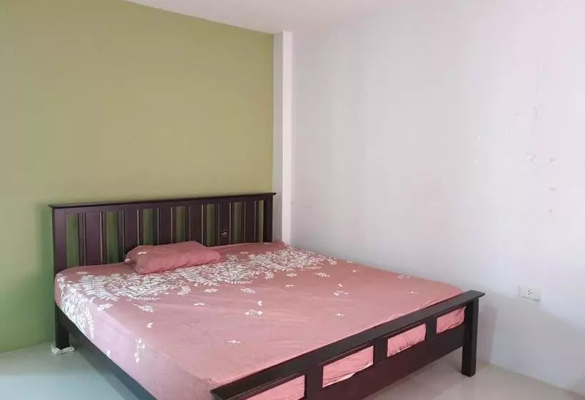 هتل Oyo 974 The Rest Village Apartment