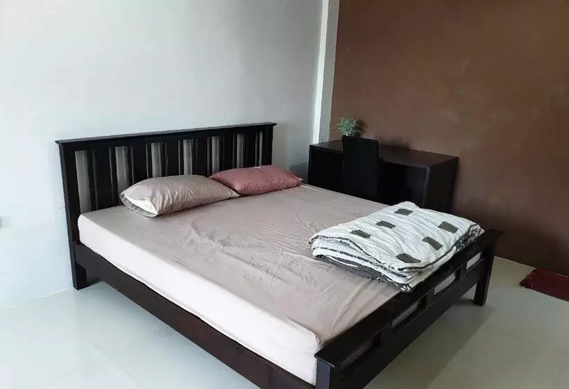 هتل Oyo 974 The Rest Village Apartment