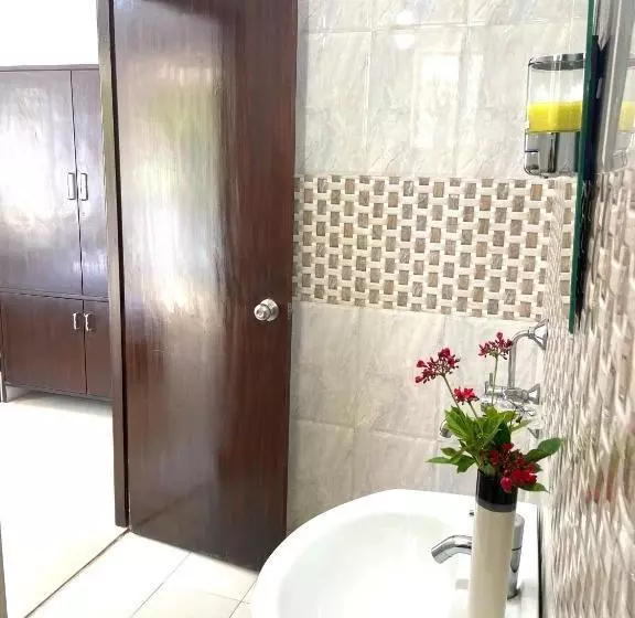 Majatalo Sun Kissed Holidays Dabolim Goa Gold