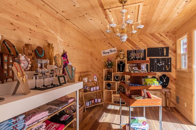 Apples Bed And Breakfast Inn