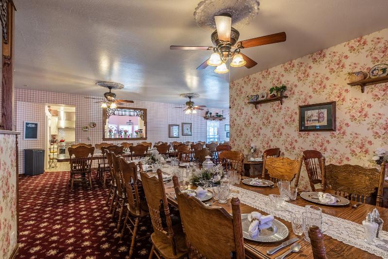 Apples Bed And Breakfast Inn