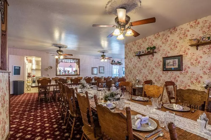 Apples Bed And Breakfast Inn