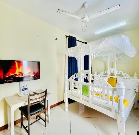 تختخواب و صبحانه Elna S Nyali   Seaview, Pool, High Speed Wi Fi & Hot Shower