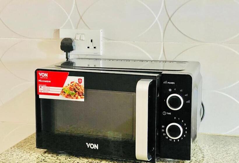 تختخواب و صبحانه Elna S Nyali   Seaview, Pool, High Speed Wi Fi & Hot Shower