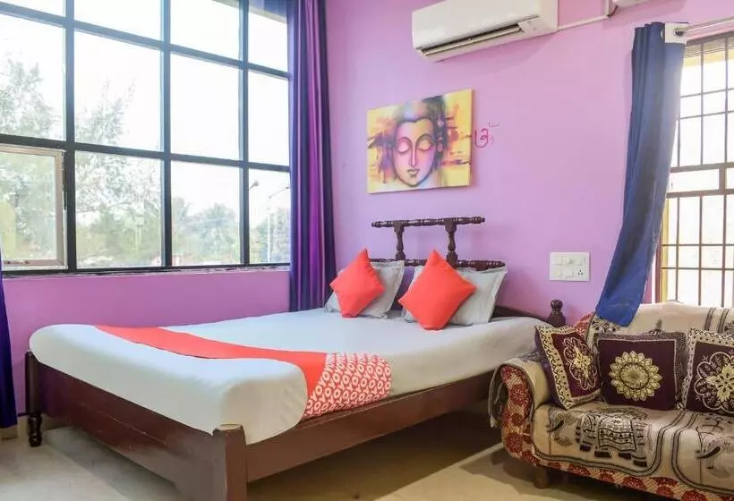 ホテル Aradhya Regency