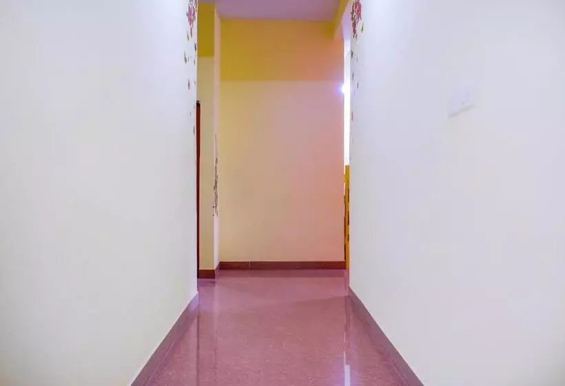 ホテル Aradhya Regency