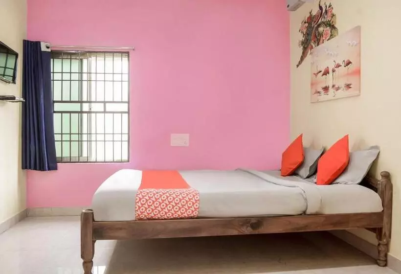ホテル Aradhya Regency