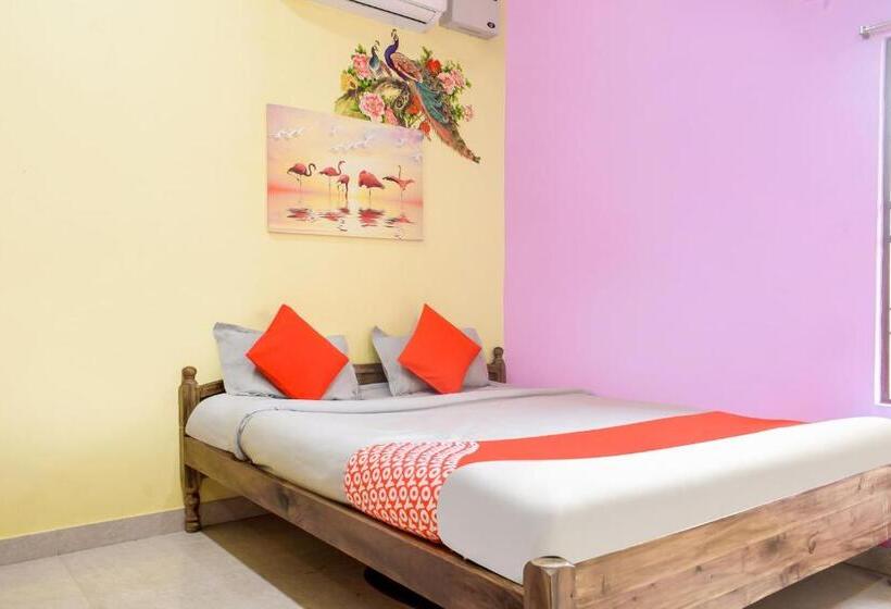 Hotel Aradhya Regency