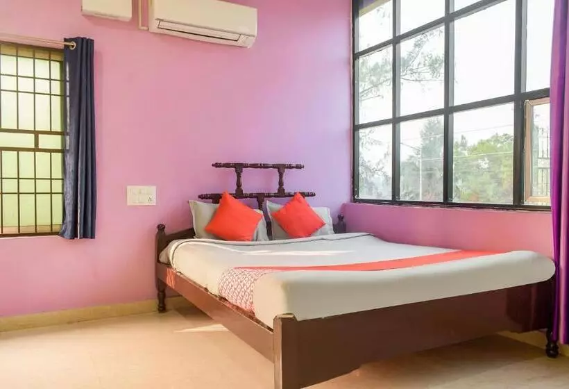 ホテル Aradhya Regency