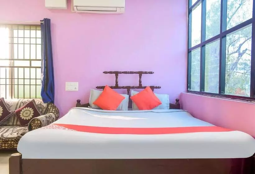 ホテル Aradhya Regency