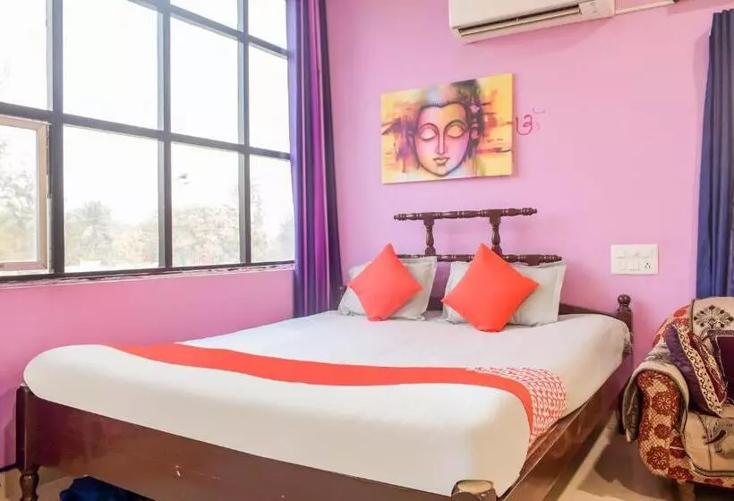 ホテル Aradhya Regency