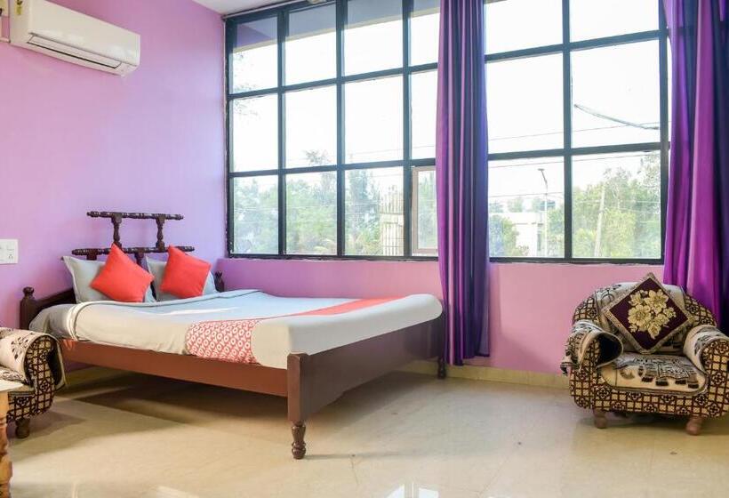 Hotel Aradhya Regency