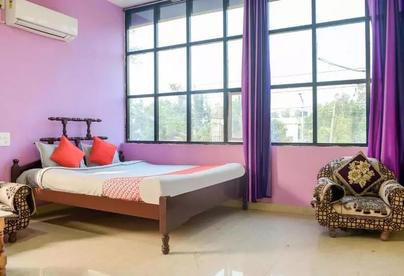 ホテル Aradhya Regency