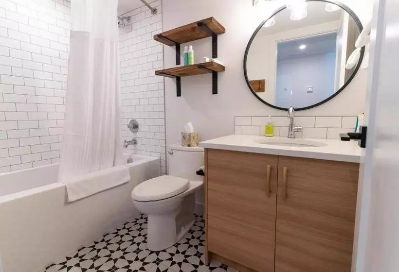 هتل Basecamp Suites Canmore