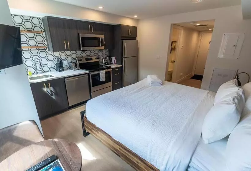 هتل Basecamp Suites Canmore