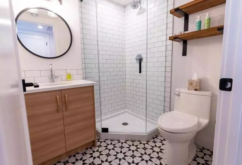هتل Basecamp Suites Canmore