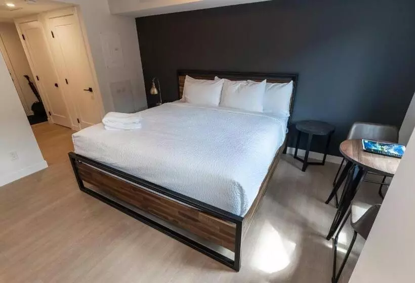 هتل Basecamp Suites Canmore