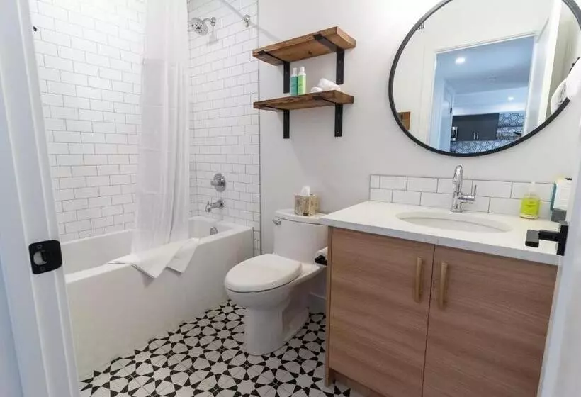 هتل Basecamp Suites Canmore