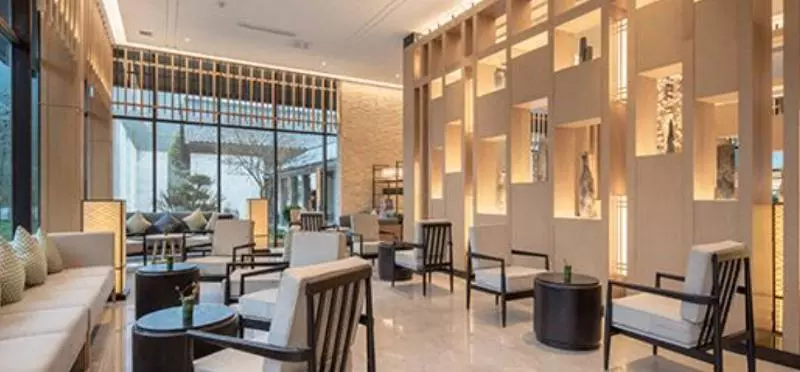 Hotelli Howard Johnson Huashuiwan Hot Springs Resort Chengdu