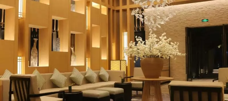 Hotelli Howard Johnson Huashuiwan Hot Springs Resort Chengdu