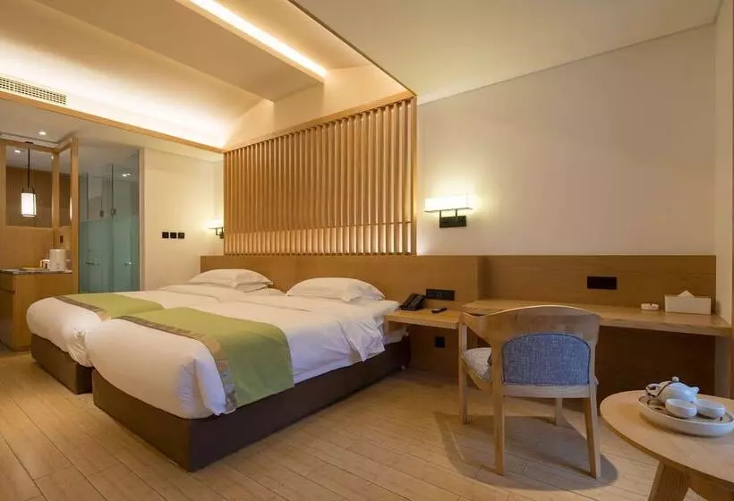 Hotelli Howard Johnson Huashuiwan Hot Springs Resort Chengdu