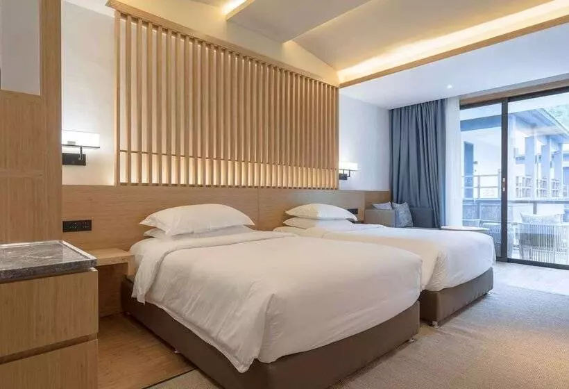 Hotelli Howard Johnson Huashuiwan Hot Springs Resort Chengdu