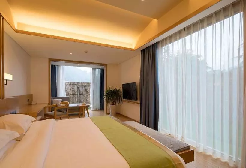 Hotelli Howard Johnson Huashuiwan Hot Springs Resort Chengdu