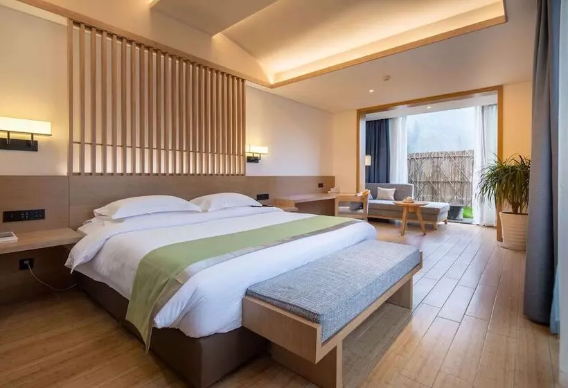 Hotelli Howard Johnson Huashuiwan Hot Springs Resort Chengdu