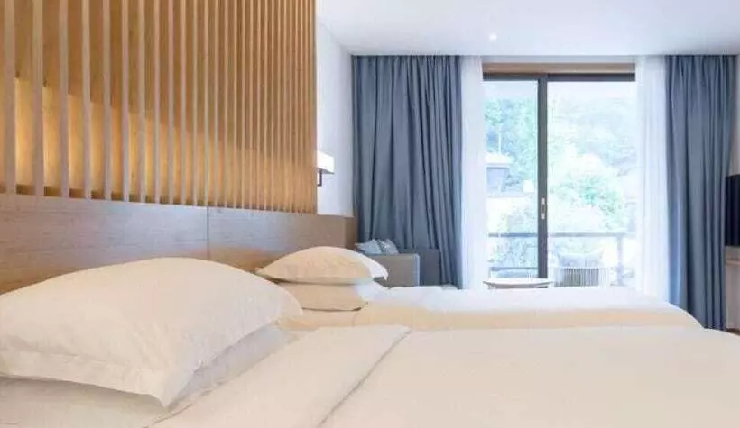 Hotelli Howard Johnson Huashuiwan Hot Springs Resort Chengdu