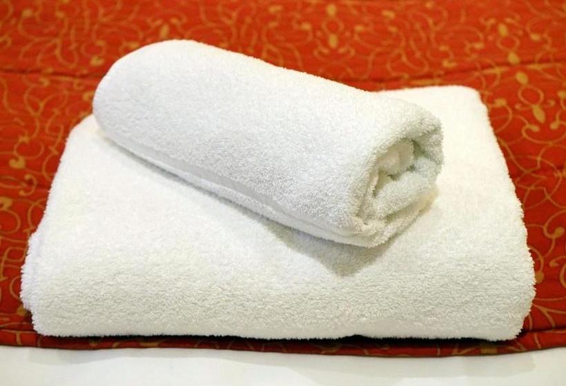 Hotel Spot On 71926 Happy Nest