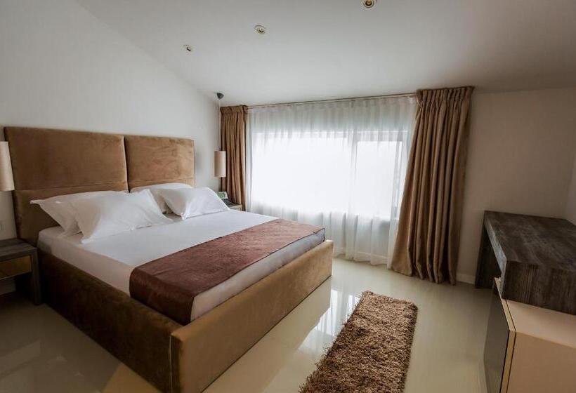 هتل Crystal Light