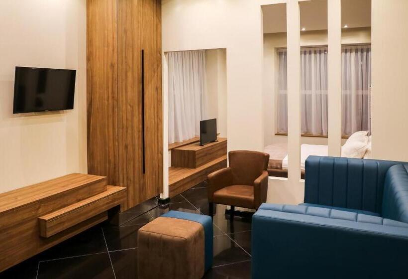 هتل Crystal Light