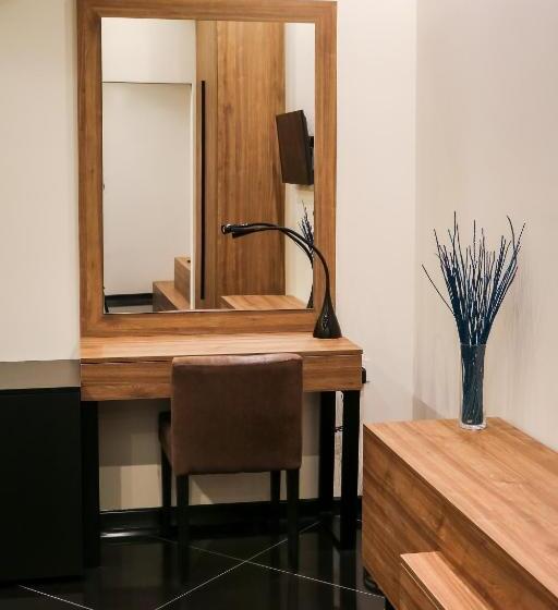 هتل Crystal Light