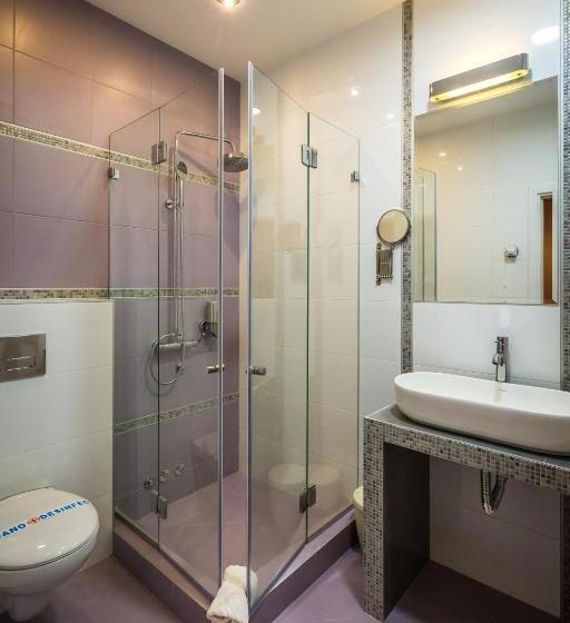 هتل Crystal Light