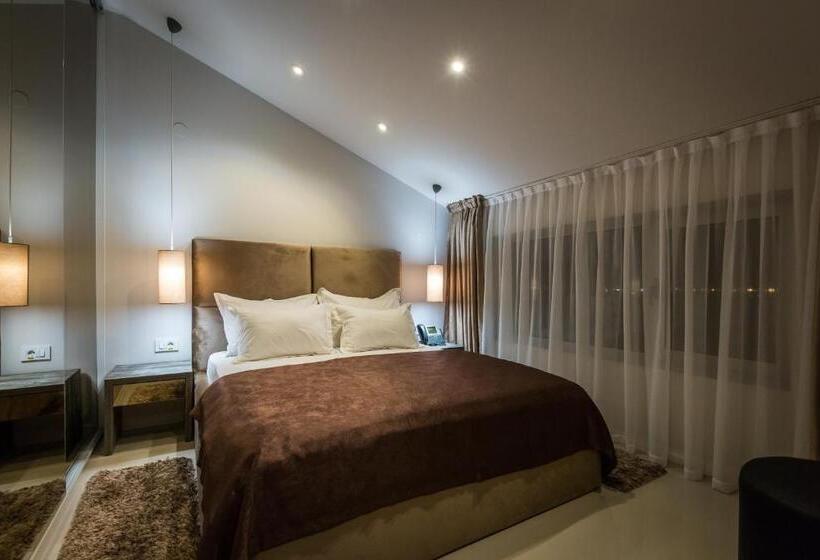 هتل Crystal Light