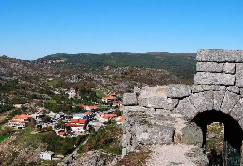 ベッドアンドブレックファースト Alojamento Local  Miradouro Do Castelo