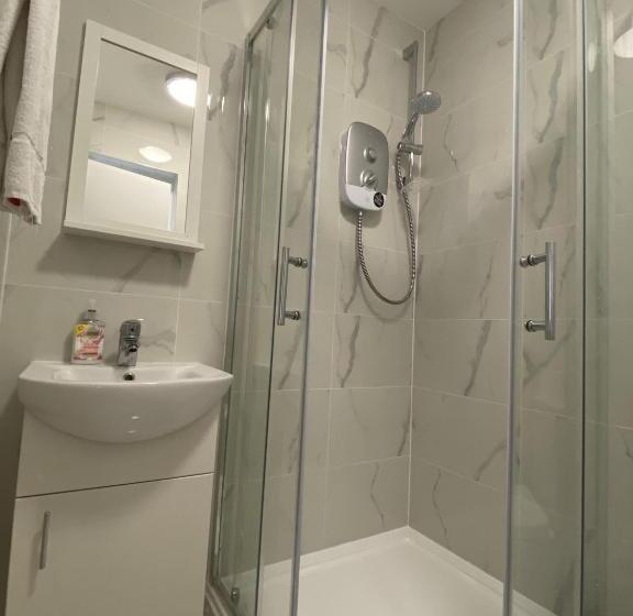 فندق صغير Comfortable   Cosy   Budget Studios In City Center