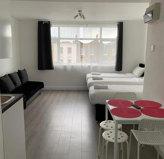 فندق صغير Comfortable   Cosy   Budget Studios In City Center