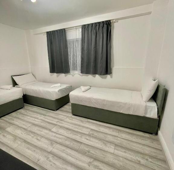 فندق صغير Comfortable   Cosy   Budget Studios In City Center
