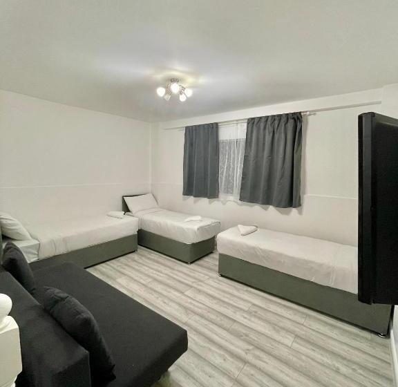 فندق صغير Comfortable   Cosy   Budget Studios In City Center