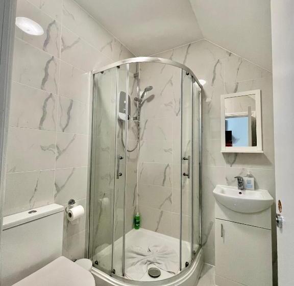 فندق صغير Comfortable   Cosy   Budget Studios In City Center