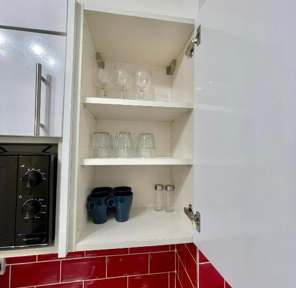 فندق صغير Comfortable   Cosy   Budget Studios In City Center