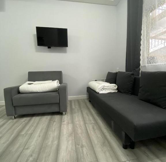 فندق صغير Comfortable   Cosy   Budget Studios In City Center