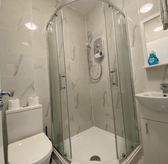 فندق صغير Comfortable   Cosy   Budget Studios In City Center