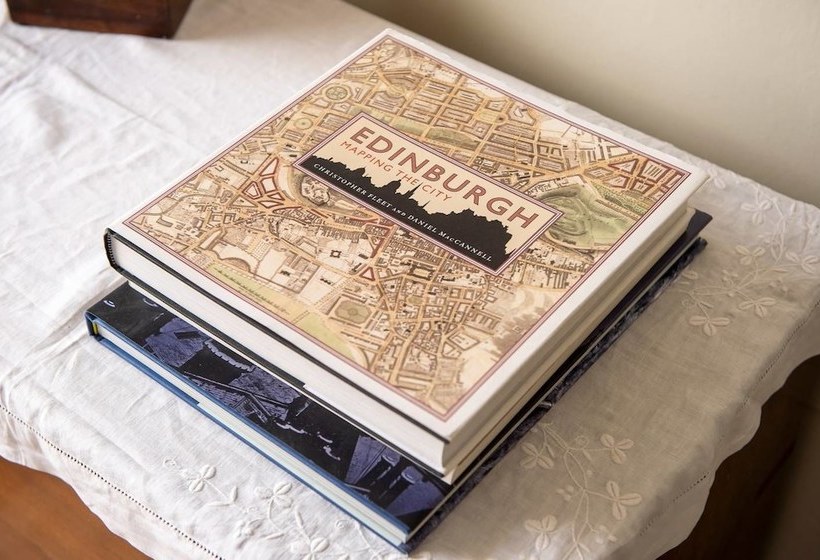 Historic City Centre Georgian Townhouse: Free Parking & Garden