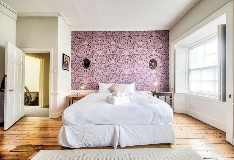 Historic City Centre Georgian Townhouse: Free Parking & Garden