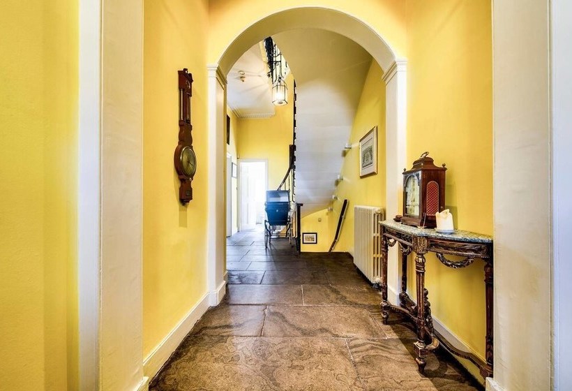 Historic City Centre Georgian Townhouse: Free Parking & Garden