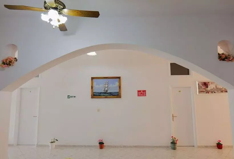 هتل Apartments And Rooms Armanda