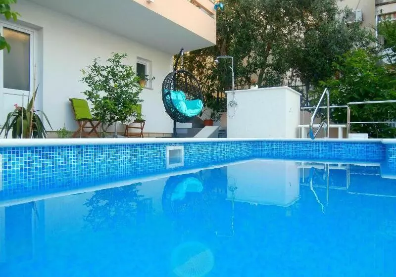 پانسیون Apartments Song