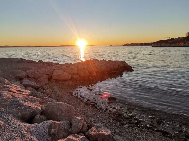 بنسيون Apartments Song